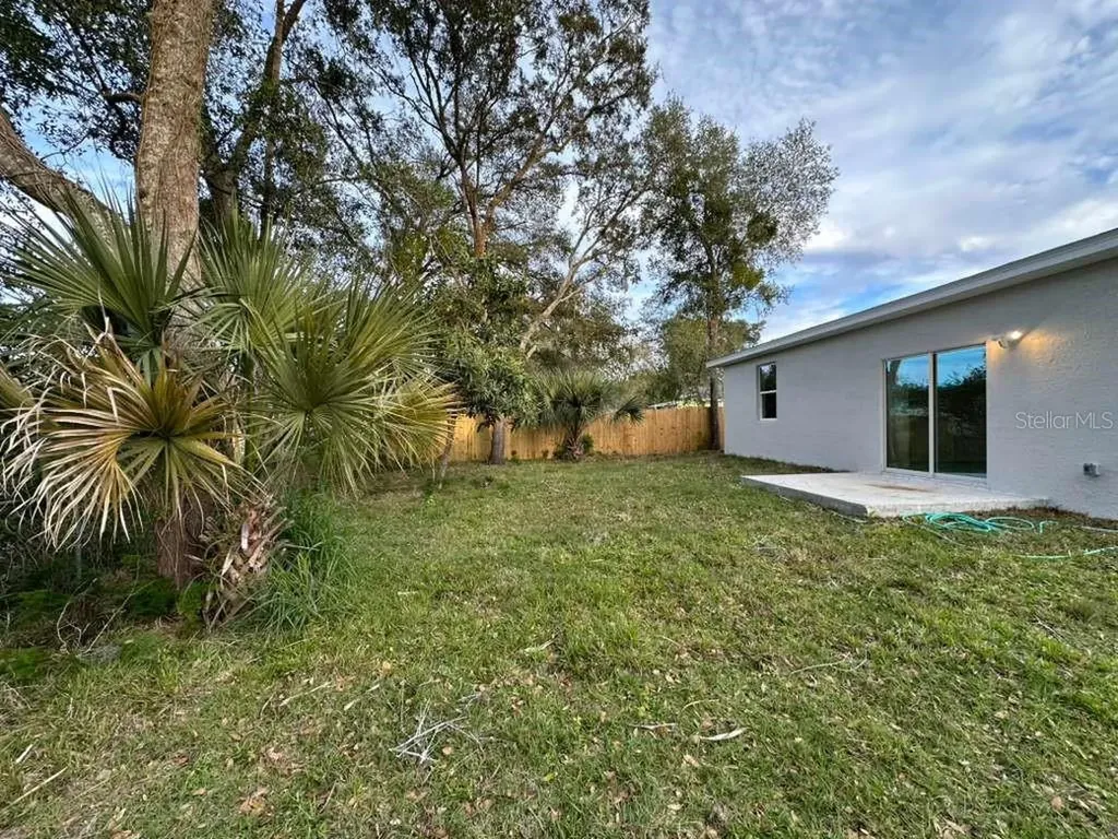 25 W 17th Street Apopka FL 32703