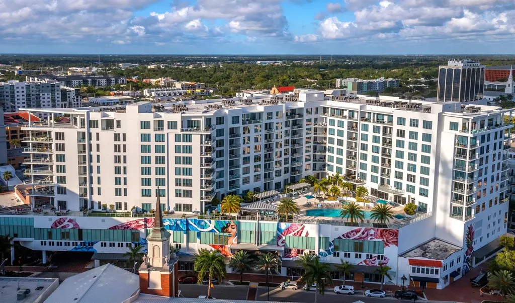 111 S Pineapple Avenue Sarasota FL 34236