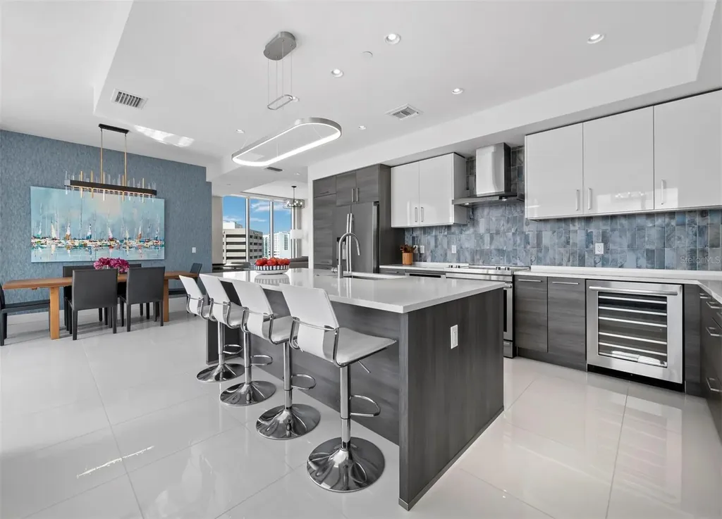 111 S Pineapple Avenue Sarasota FL 34236
