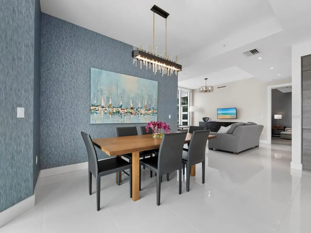111 S Pineapple Avenue Sarasota FL 34236