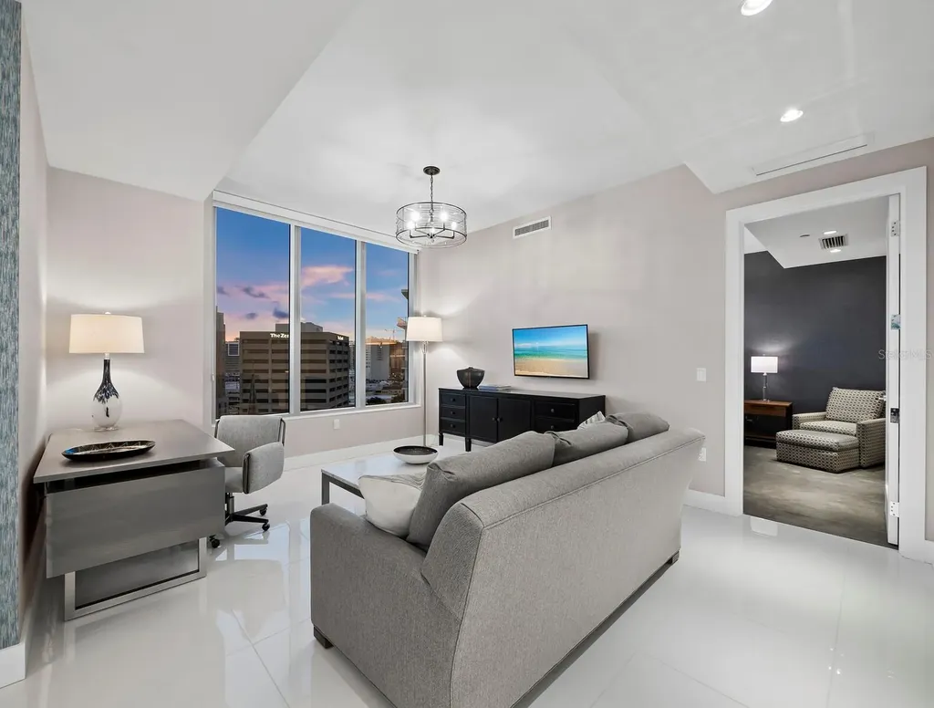 111 S Pineapple Avenue Sarasota FL 34236