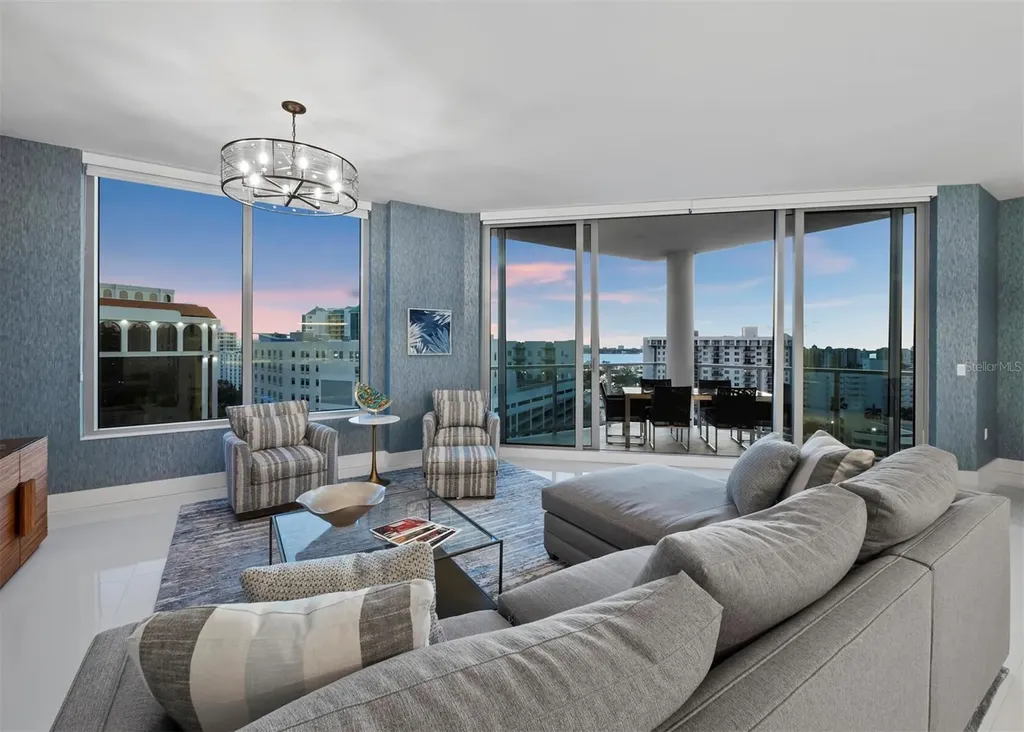111 S Pineapple Avenue Sarasota FL 34236