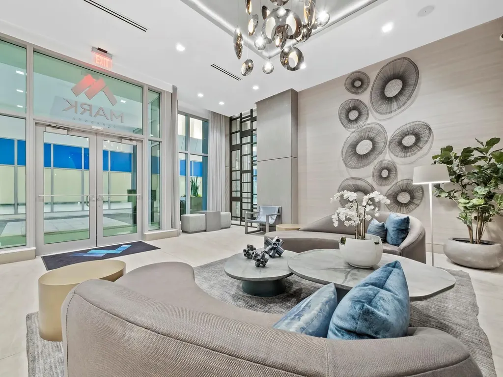 111 S Pineapple Avenue Sarasota FL 34236