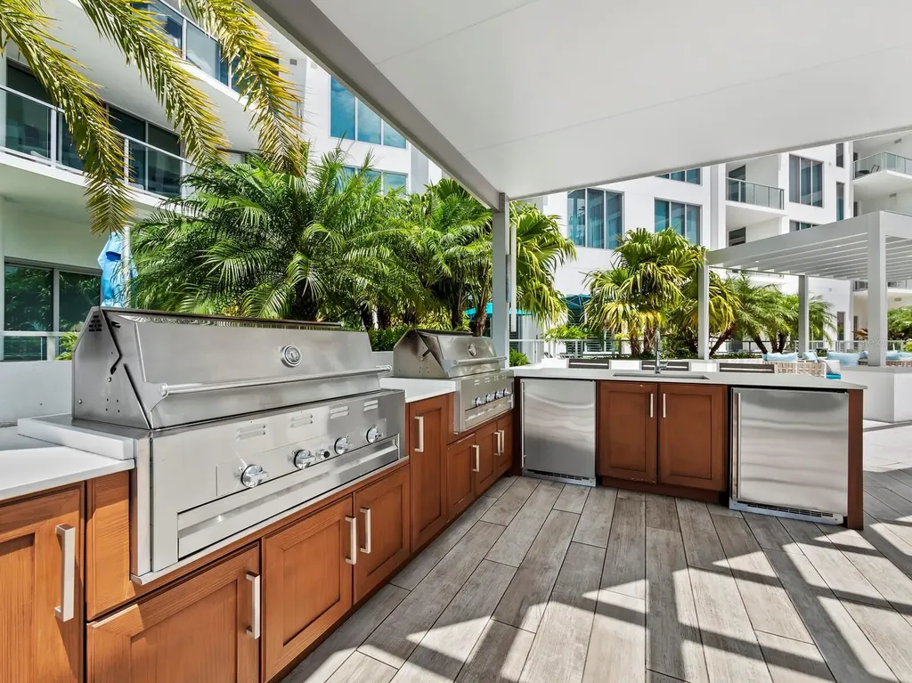 111 S Pineapple Avenue Sarasota FL 34236