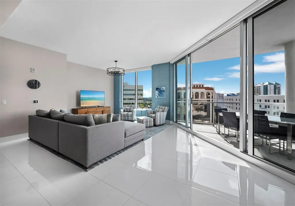 111 S Pineapple Avenue Sarasota FL 34236