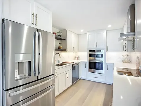 435 S Gulfstream Avenue Sarasota FL 34236