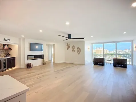435 S Gulfstream Avenue Sarasota FL 34236