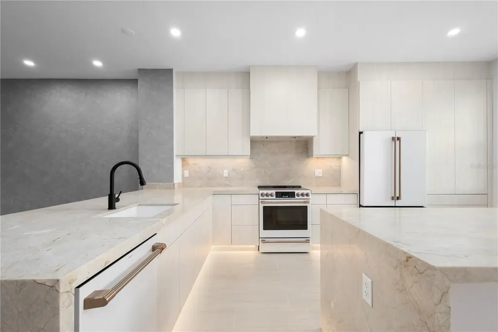 7304 Portlight Lane Sarasota FL 34240