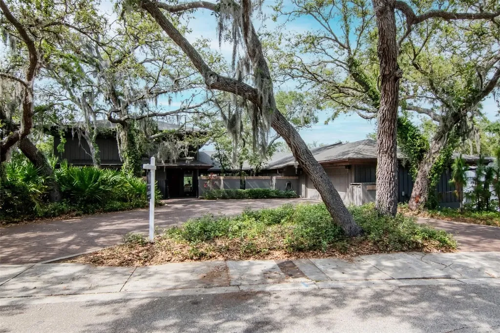 1296 Weybridge Lane Dunedin FL 34698