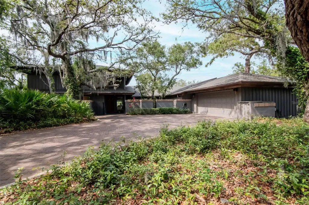1296 Weybridge Lane Dunedin FL 34698