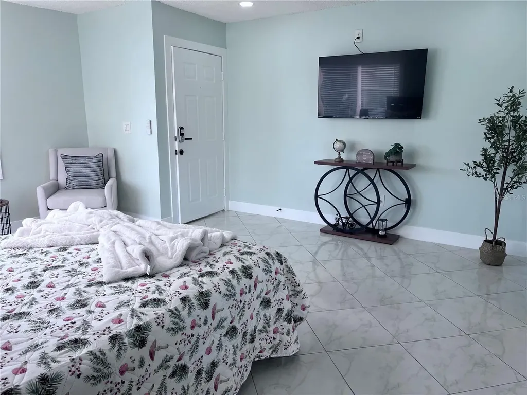 4148 Dolphin Drive Tampa FL 33617