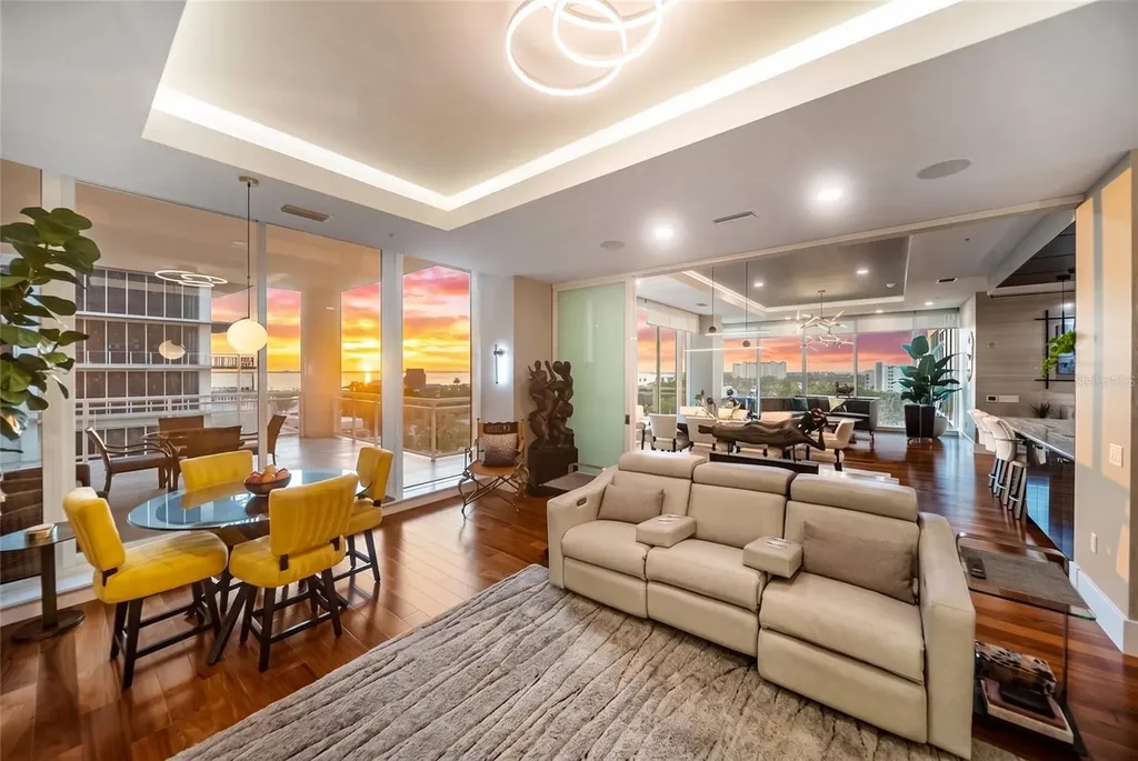 540 N Tamiami Trail Sarasota FL 34236