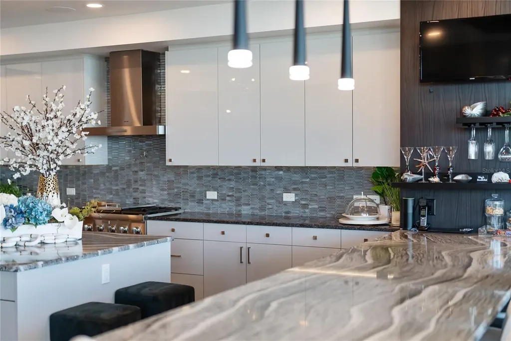 540 N Tamiami Trail Sarasota FL 34236