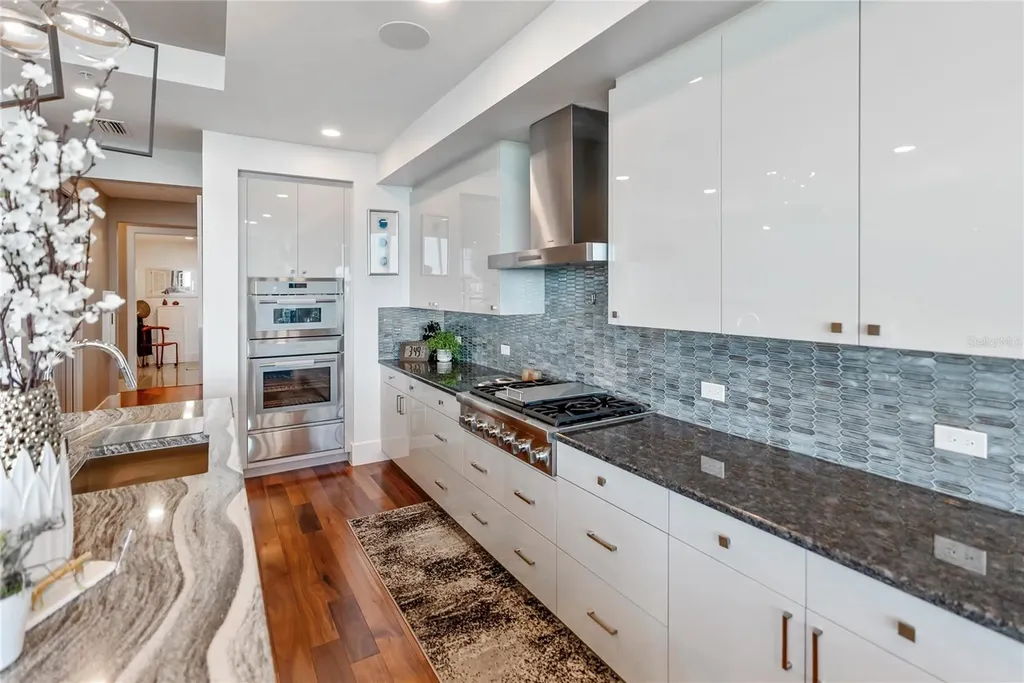 540 N Tamiami Trail Sarasota FL 34236