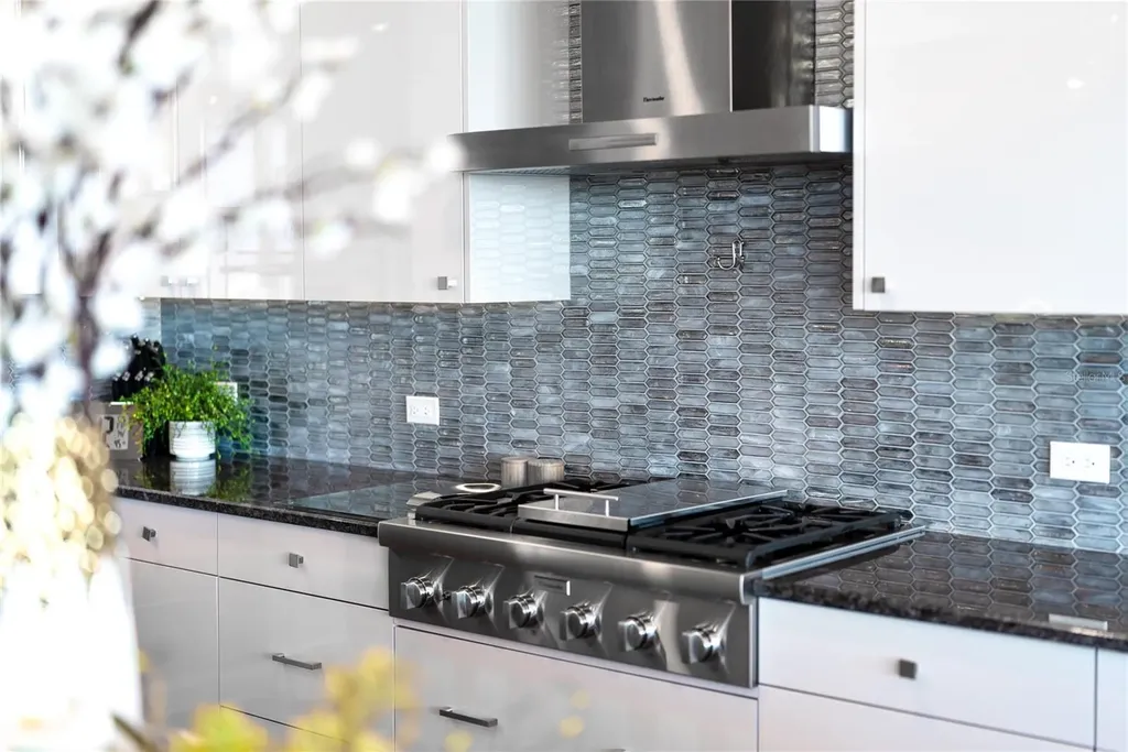 540 N Tamiami Trail Sarasota FL 34236