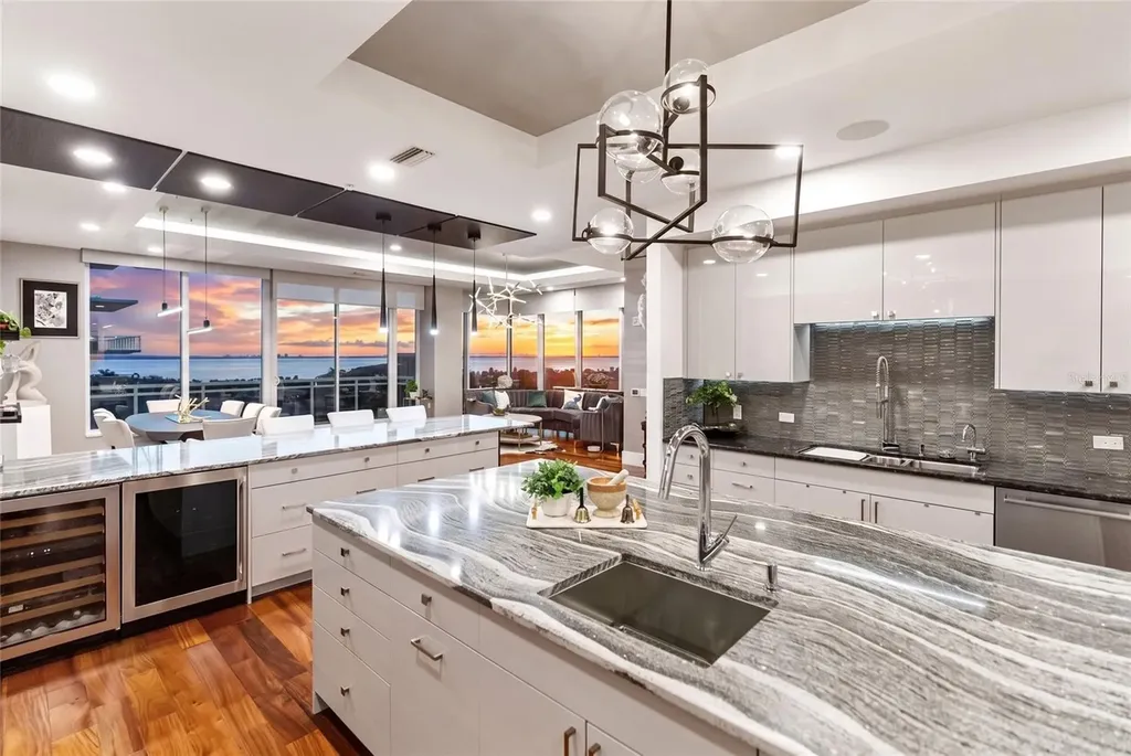 540 N Tamiami Trail Sarasota FL 34236