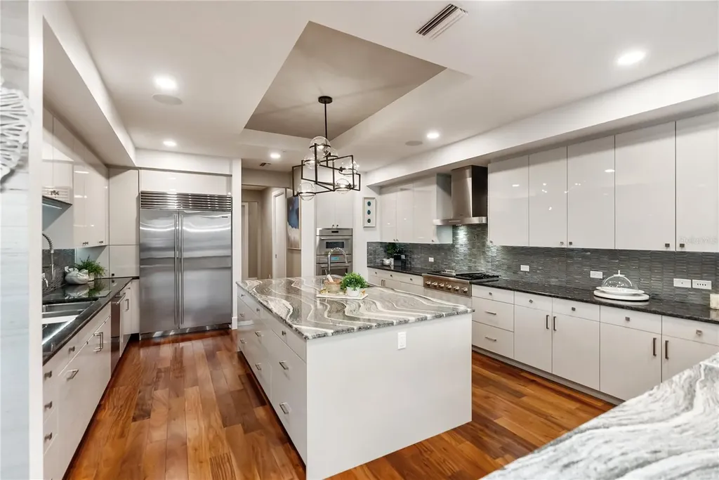 540 N Tamiami Trail Sarasota FL 34236