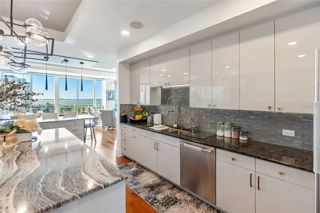 540 N Tamiami Trail Sarasota FL 34236