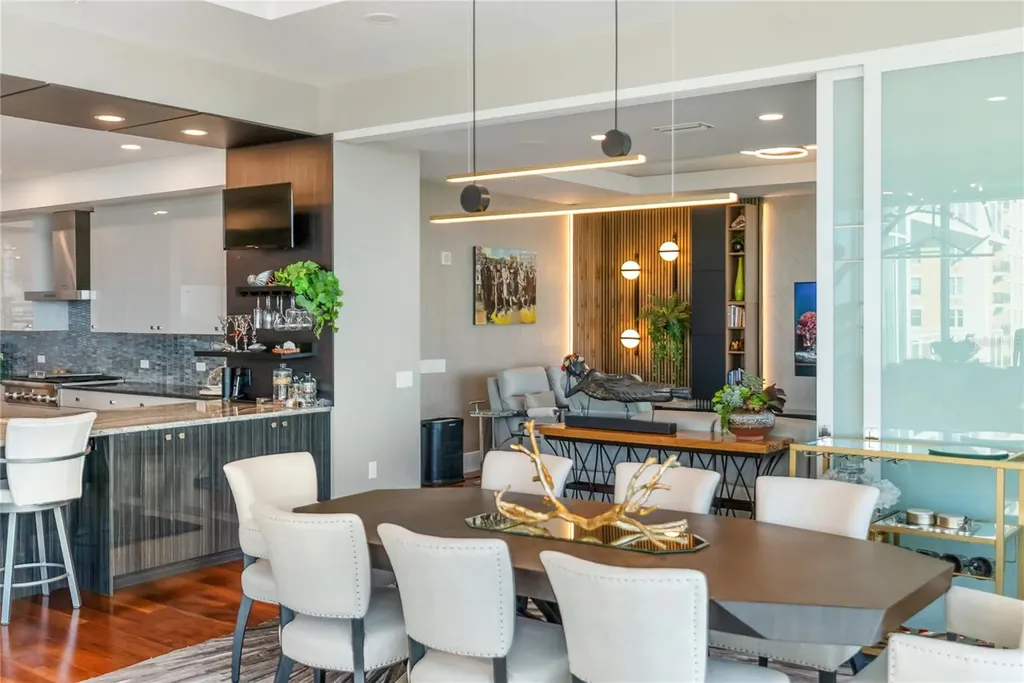 540 N Tamiami Trail Sarasota FL 34236