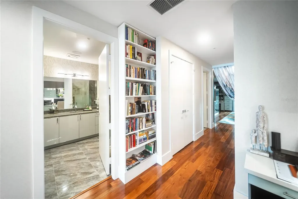 540 N Tamiami Trail Sarasota FL 34236
