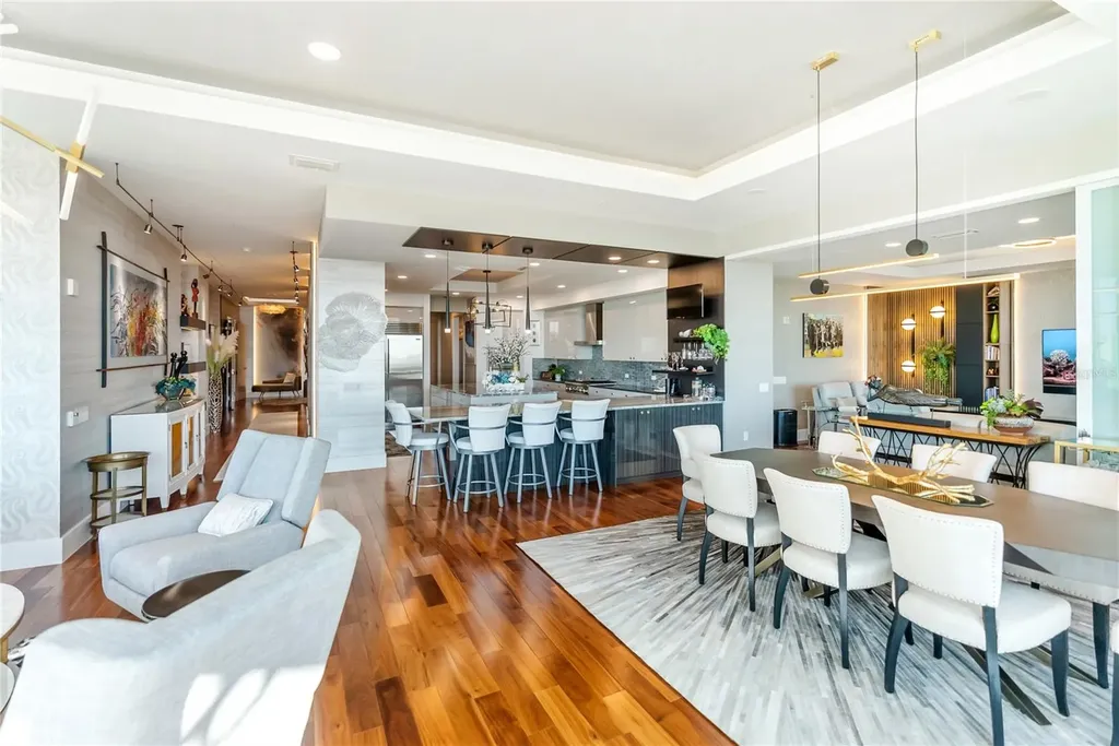 540 N Tamiami Trail Sarasota FL 34236