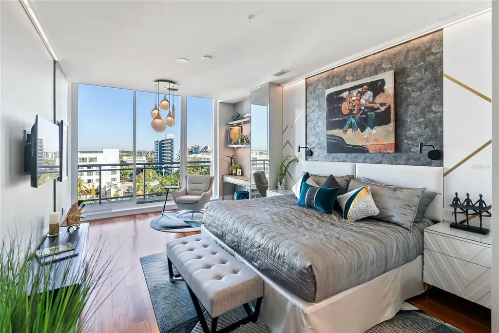 540 N Tamiami Trail Sarasota FL 34236