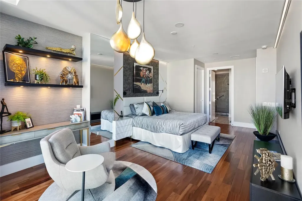 540 N Tamiami Trail Sarasota FL 34236