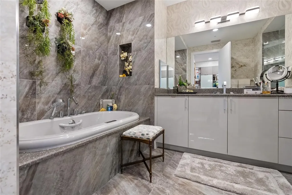 540 N Tamiami Trail Sarasota FL 34236