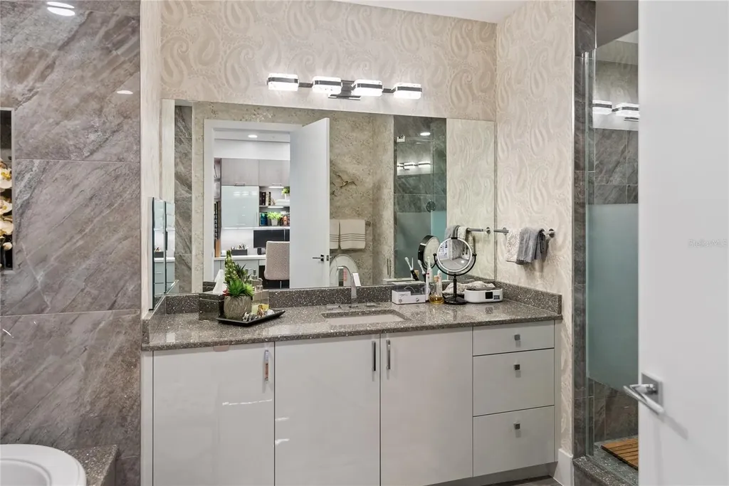 540 N Tamiami Trail Sarasota FL 34236