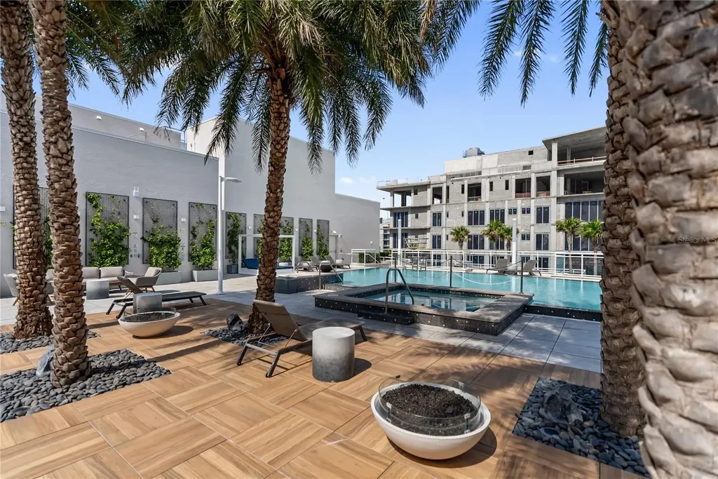 540 N Tamiami Trail Sarasota FL 34236