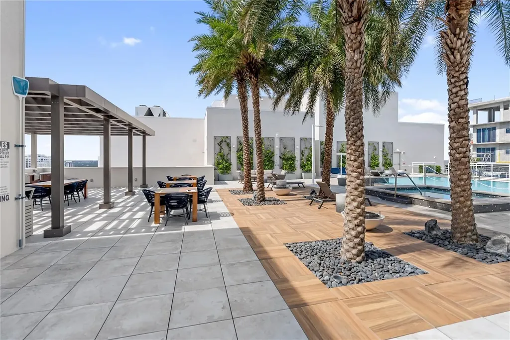 540 N Tamiami Trail Sarasota FL 34236