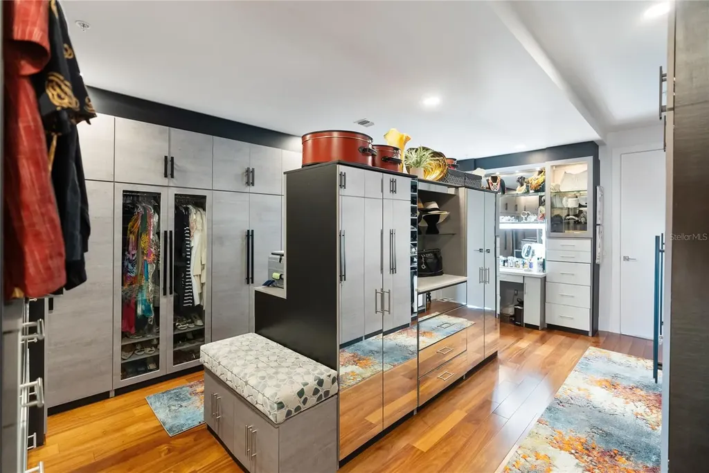 540 N Tamiami Trail Sarasota FL 34236