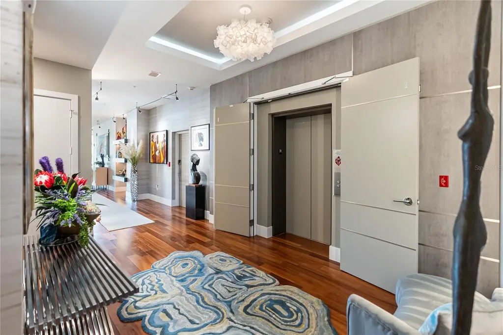 540 N Tamiami Trail Sarasota FL 34236