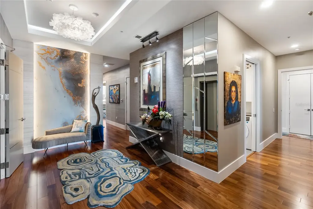 540 N Tamiami Trail Sarasota FL 34236