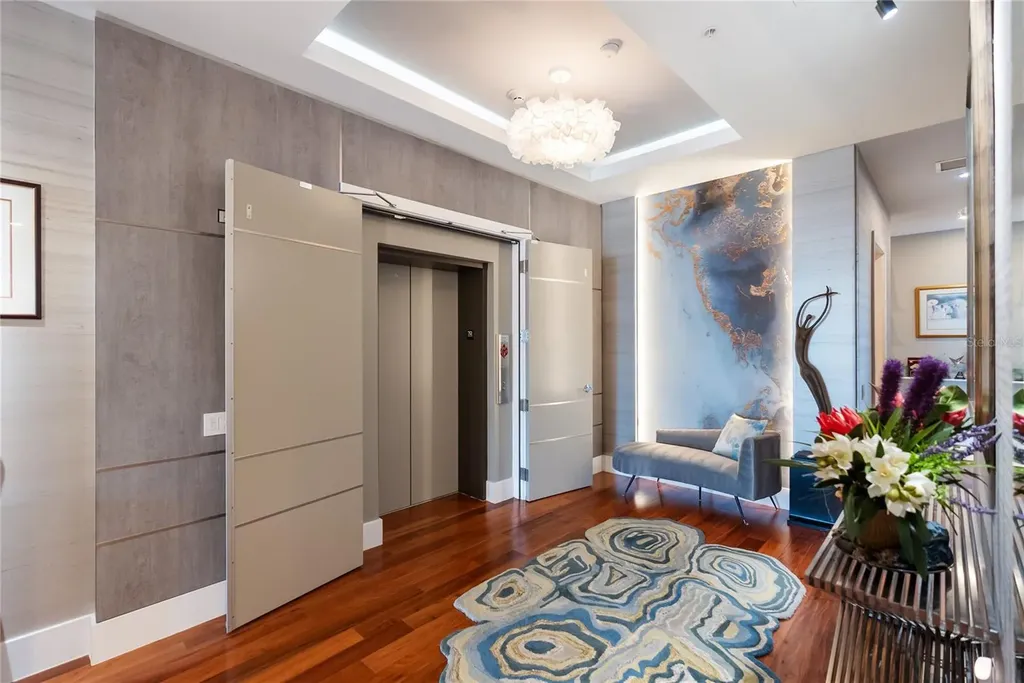 540 N Tamiami Trail Sarasota FL 34236