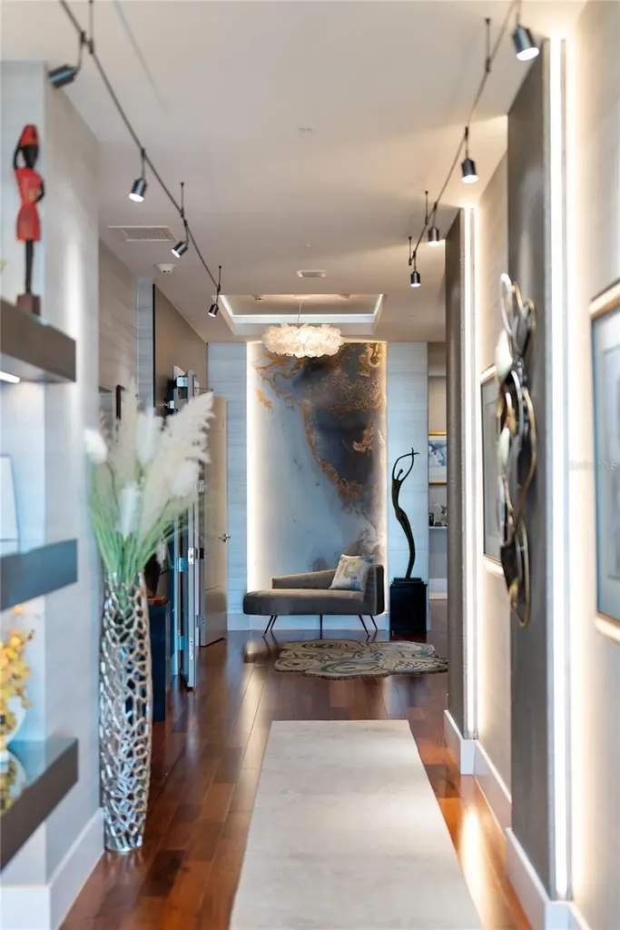 540 N Tamiami Trail Sarasota FL 34236