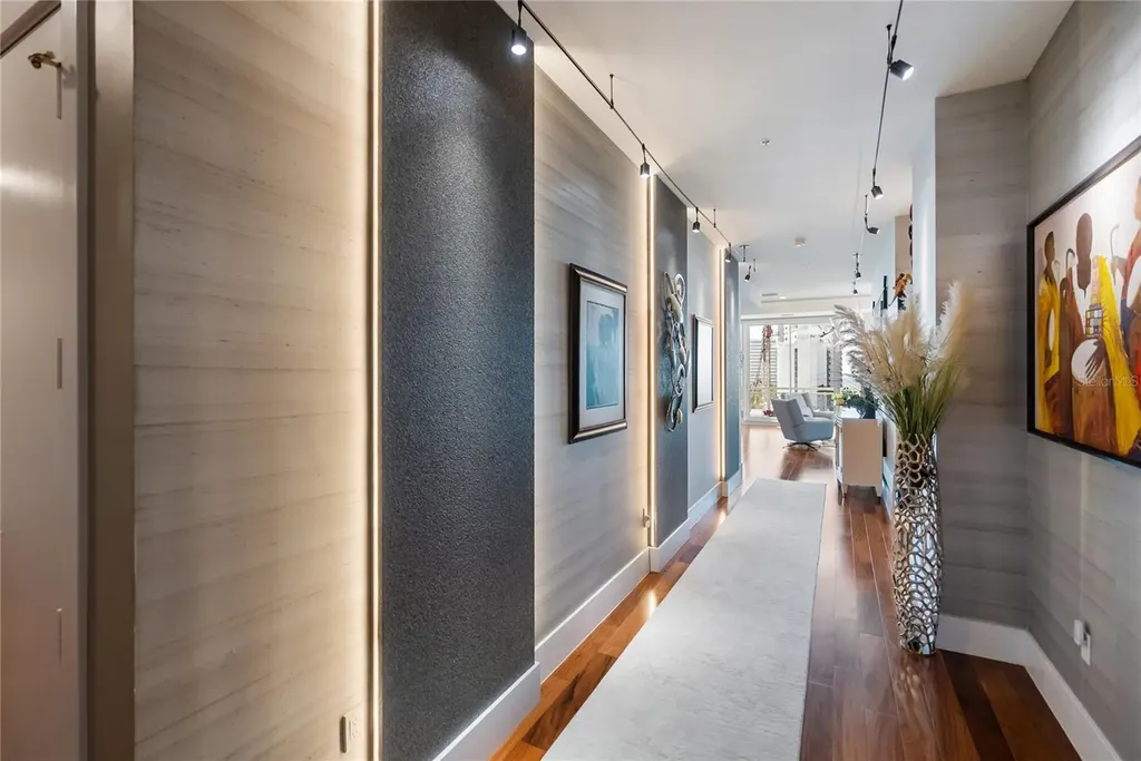 540 N Tamiami Trail Sarasota FL 34236