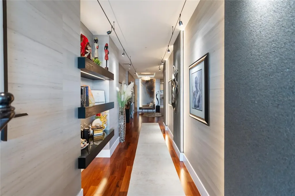 540 N Tamiami Trail Sarasota FL 34236