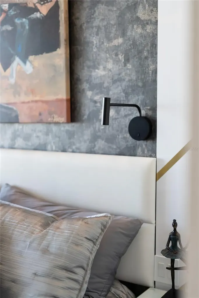 540 N Tamiami Trail Sarasota FL 34236