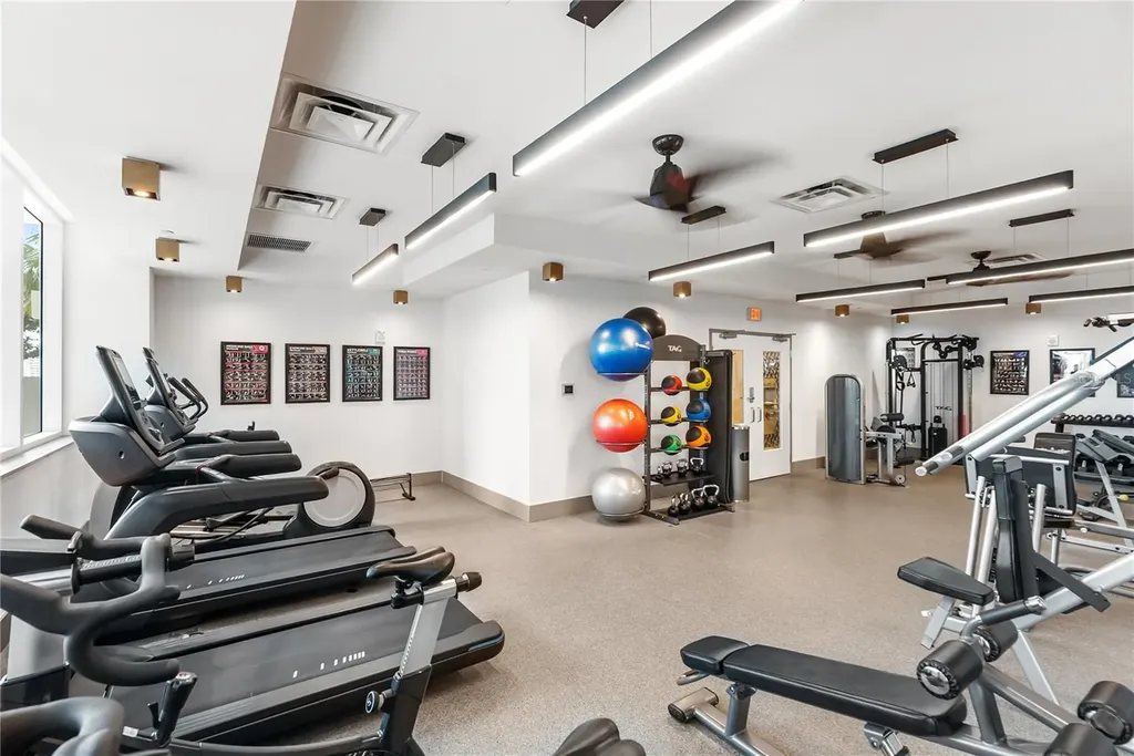540 N Tamiami Trail Sarasota FL 34236