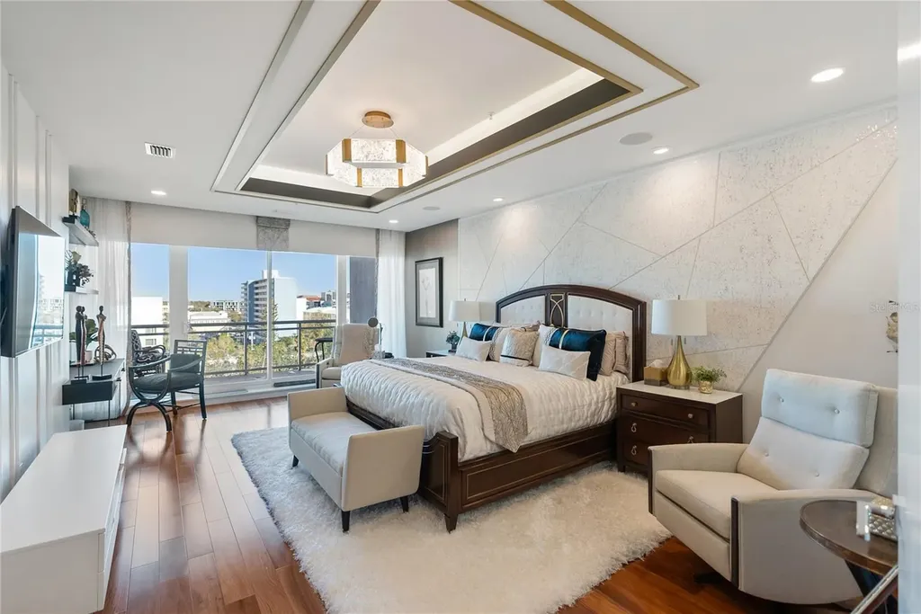 540 N Tamiami Trail Sarasota FL 34236