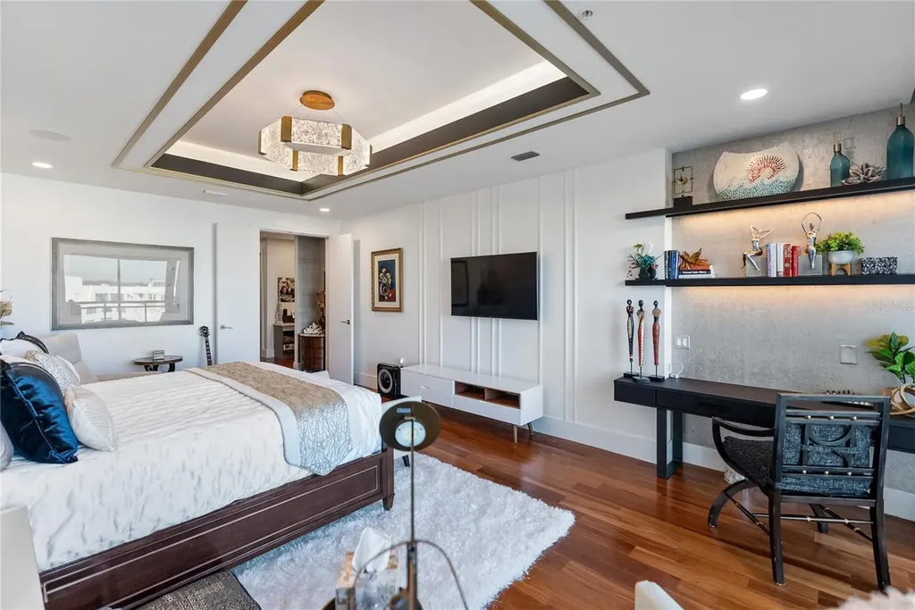 540 N Tamiami Trail Sarasota FL 34236