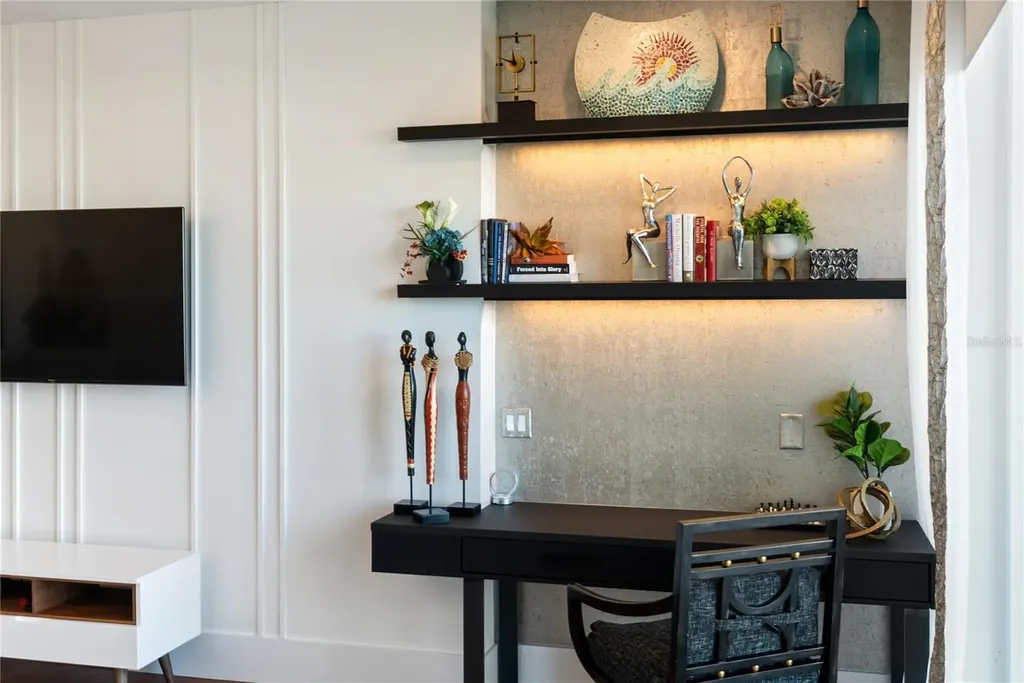 540 N Tamiami Trail Sarasota FL 34236