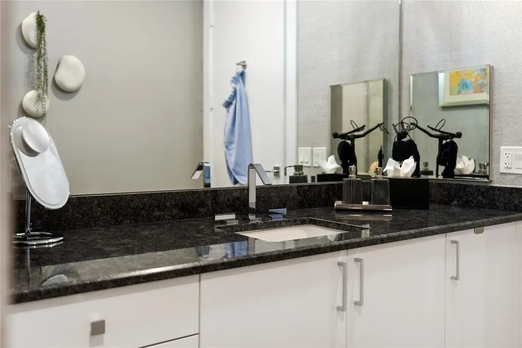 540 N Tamiami Trail Sarasota FL 34236