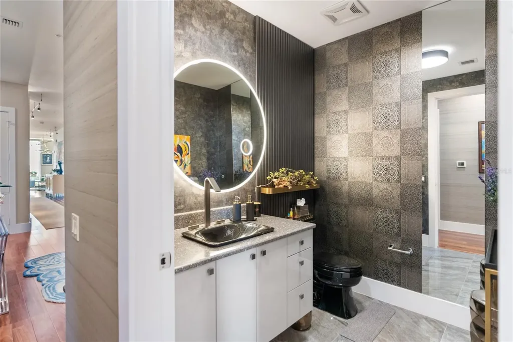 540 N Tamiami Trail Sarasota FL 34236