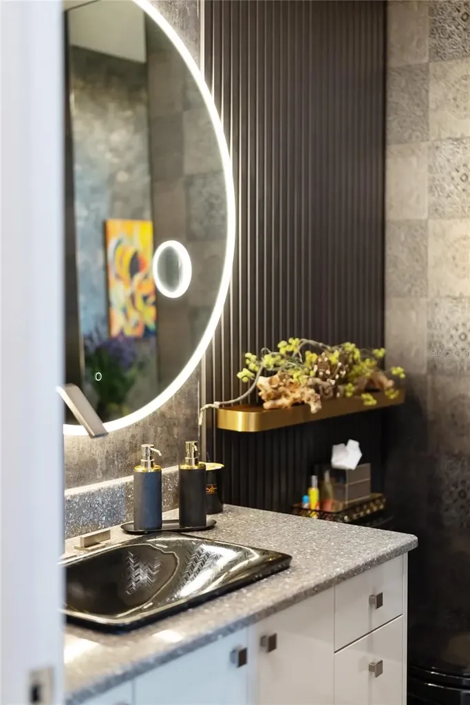 540 N Tamiami Trail Sarasota FL 34236