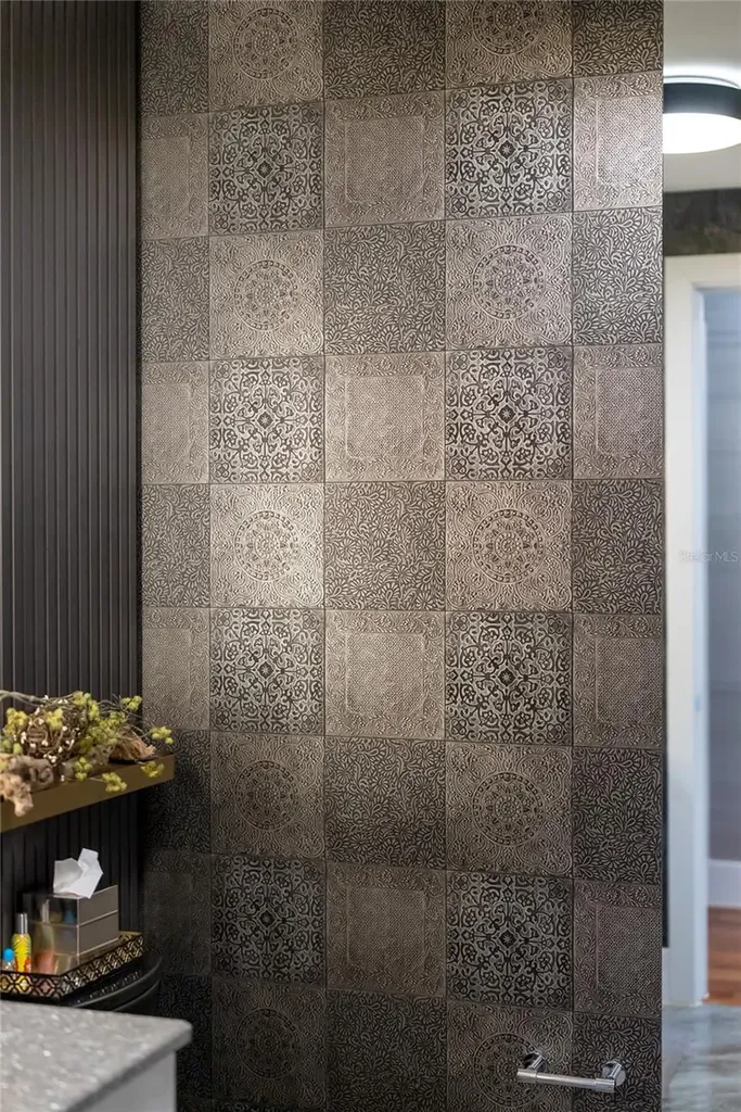 540 N Tamiami Trail Sarasota FL 34236