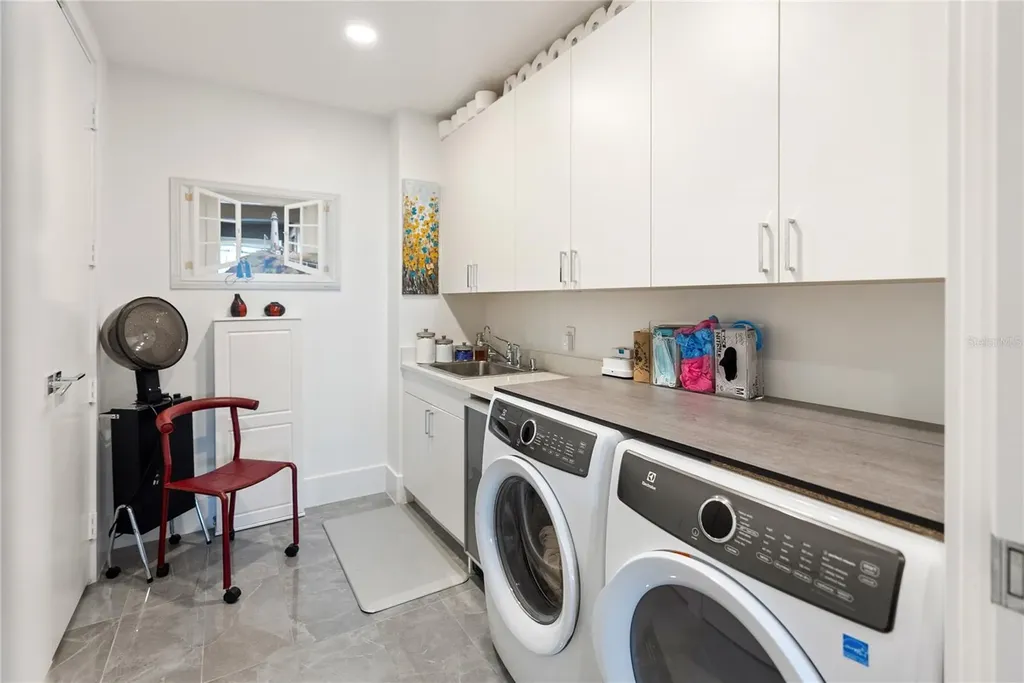 540 N Tamiami Trail Sarasota FL 34236