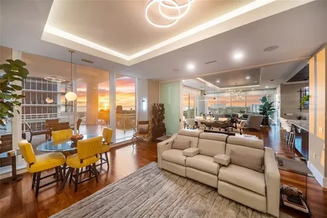 540 N Tamiami Trail Sarasota FL 34236