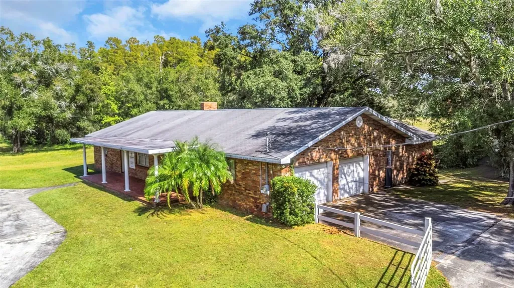 17515 Lakeshore Road Lutz FL 33558